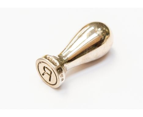 A George V silver seal with letter R, Sampson Mordan Chester 1913