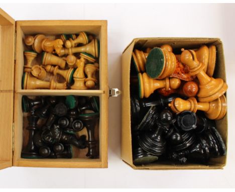 Boxed chess-men, the Knights are ceramic, King 10cm (2)
