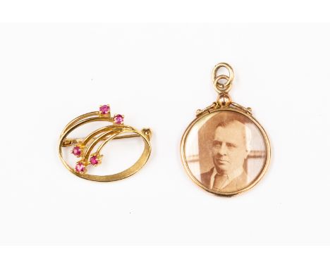 A 9ct gold picture pendant together with 9ct gold ruby set brooch, combined total gross weight approx 5 gms