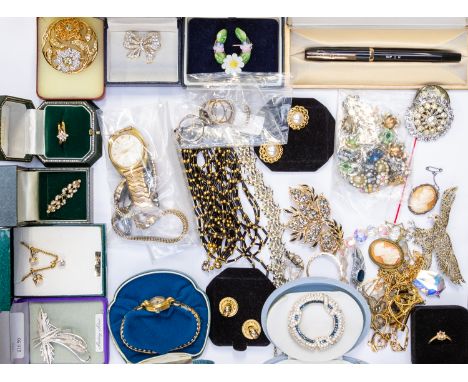 A collection of costume jewellery to include, silver filigree brooch, cameo brooches, gilt metal paste set rings and clip on 