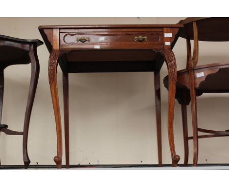 Edwardian ladies writing desk, light mahogany, with green writing pad