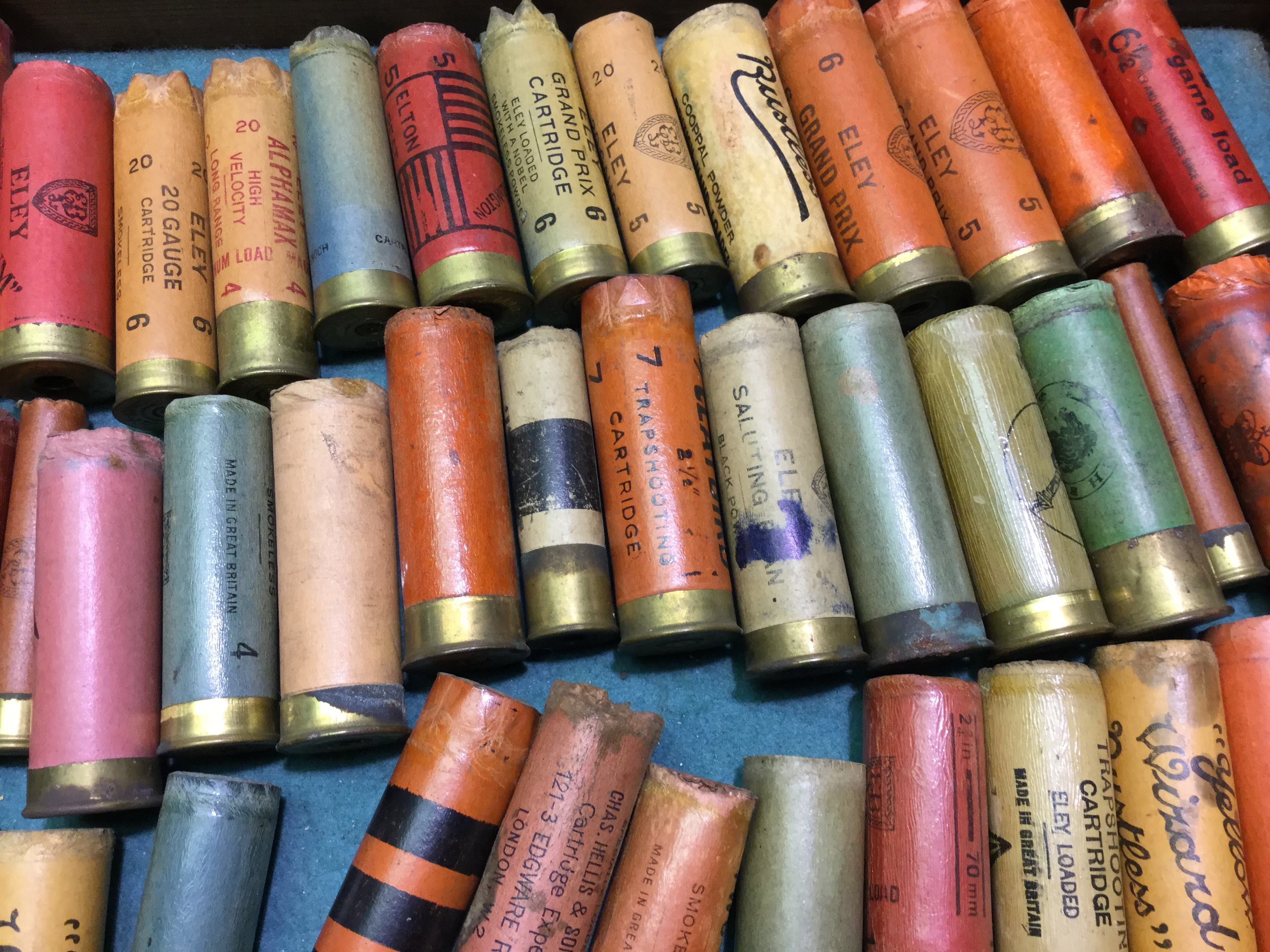 A good collection of over 100 vintage paper and brass shotgun ...