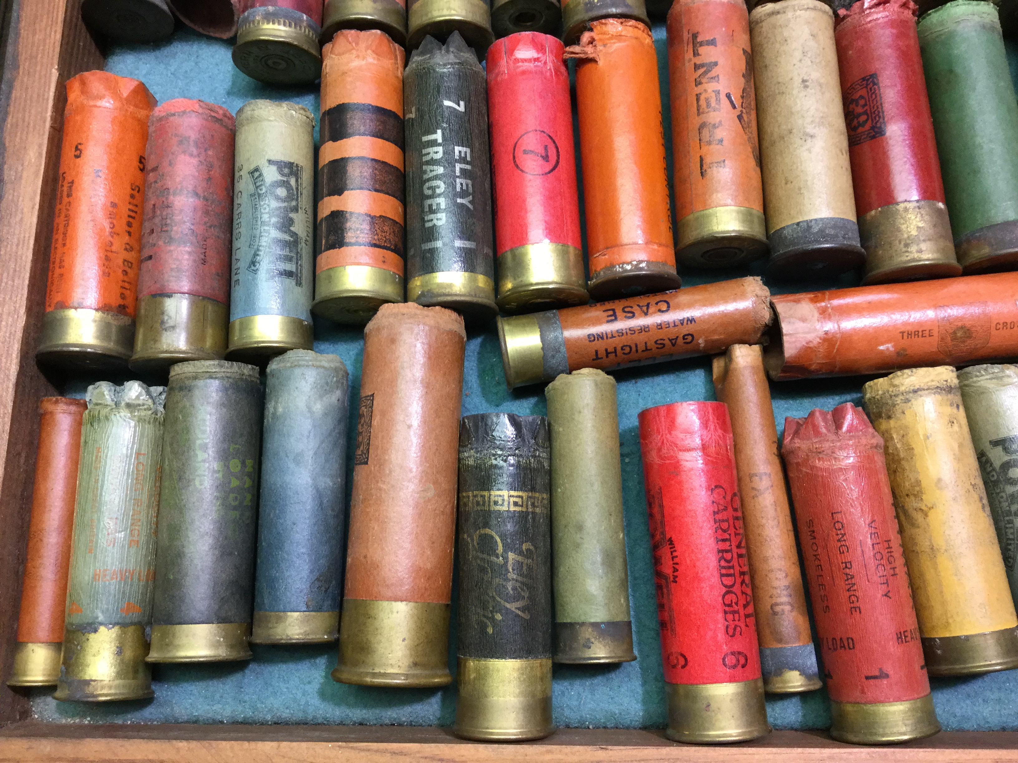 A good collection of over 100 vintage paper and brass shotgun ...