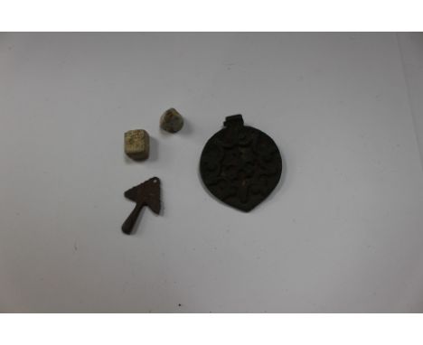 Pendant in Arrow head form, seal box lid, two gaming pieces. (4).