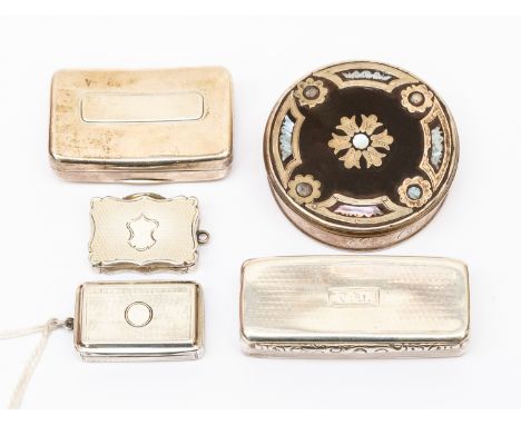 A collection of silver including: George IV silver rectangular snuff box, Birmingham 1825, another plain snuff box, gilt inte