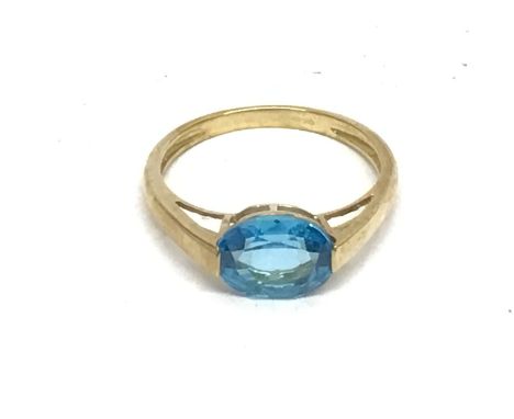 QVC 9ct gold ring set with a blue coloured stone, 2.8g. Size T postage cat A- NO RESERVE