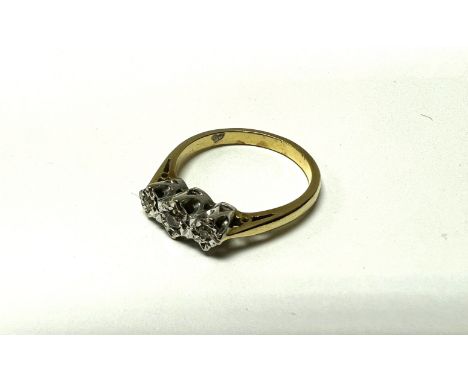 An 18ct yellow gold 3 stone diamond ring, size M. (A).