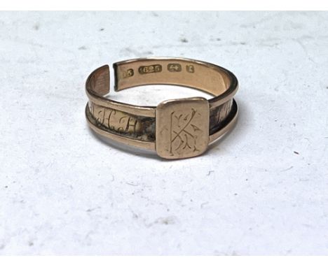 A 15ct gold signet ring (split). Size T, approx 3.5 grams.