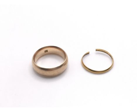 An 18ct gold wedding ring 8.4g and a 22ct wedding ring 1.03g