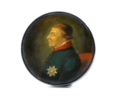 An early 19th century lacquered papier-mâché snuff box by Samuel Raven (1775-1847), of circular form, the lid painted with th
