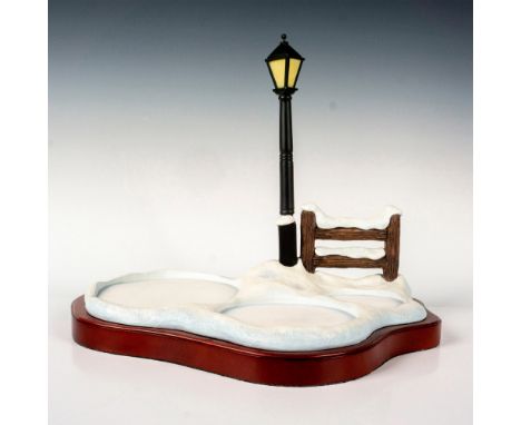 This snowy base highlights the figurines of the Disney Classic cartoon, Pluto's Christmas Tree. It features a battery-operate