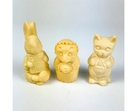 Peter Rabbit, Tom Kitten, and Mrs. Tiggy-Wrinkle shaped soap bars.This item has no reserve. This item has its original box. T