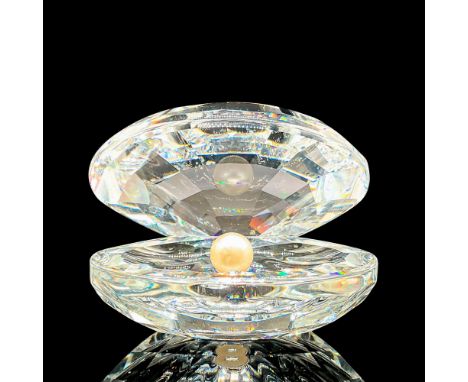 Part of the Aquatic Worlds theme group. A faceted clear open clam shell with a white crystal pearl inside. Swarovski laser et