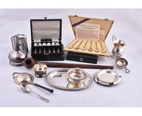 A collection of small silver, including: a baluster cream jug by W. I. Broadway & Co., Birmingham 1990; a set of six gilt Ano