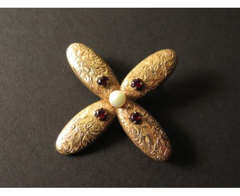 15ct Propellor style brooch set with pearl and garnets weight 5.5 grams