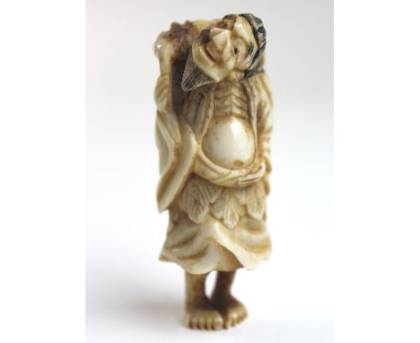 Ivory carved Netsuke of Gama Sennin with a toad on his back circa 1900