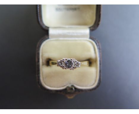 18ct 3 stone Diamond ring 0.20ct diamond weight size I weight 2.5 grams 