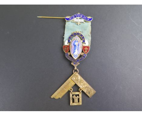 15ct gold Masonic Jewel for Portman Lodge No. 4747 1948-49 with enamel of Madonna and Child
