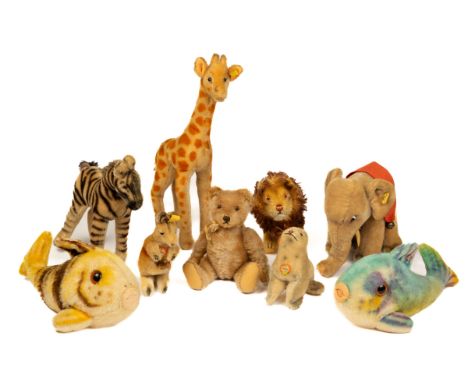 To include an elephant; Leo the lion; Robby the Seal; a giraffe; two fish; a Kangaroo; a zebra; etc.The girraffe 36cm highQty