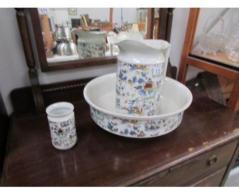 An oriental pattern jug and basin set