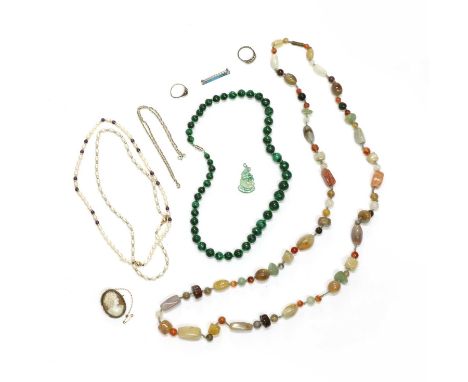 A quantity of jewellery, to include a cultured freshwater pearl and gold bead necklace, with gold safety clasp, tested as app