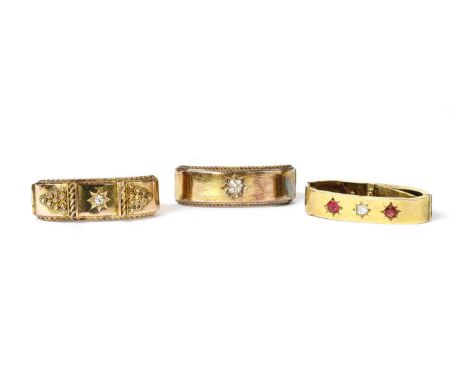 An Edwardian 15ct gold diamond scarf ring, with an old brilliant cut diamond, star set, to twisted wire guards, Birmingham 19
