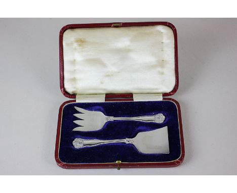 An Edward VII silver cased christening set of a fork and pusher, maker John Round & Son, Sheffield 1903