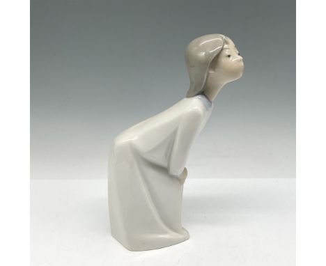 Glossy finish. Depicts a little girl throwing a kiss. Lladro backstamp. This item has its original box: 5"L x 10"W x 4"H. Art