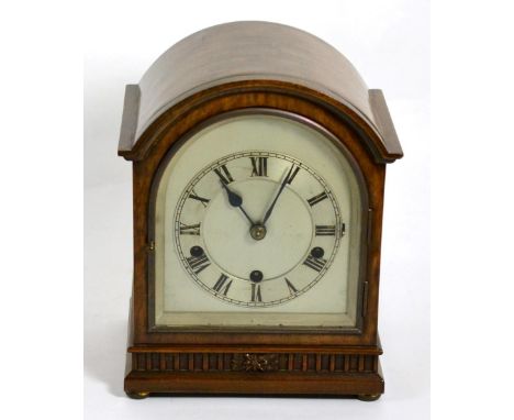 A chiming mantel clock, early 20th Cenutry 
