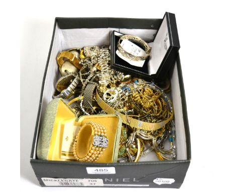 Silver jewellery, including a silver Rennie Mackintosh bangle, necklaces and a charm bracelet and vintage costume jewellery 