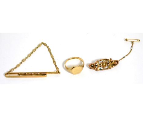 A 9 carat gold tie bar, a 9 carat gold signet ring, a brooch etc Tie bar - 5.85g gross. Signet ring - Finger size R, 5.13g gr