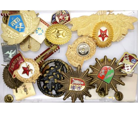 Soviet Russian uniform and cap badges. P&amp;P Group 1 (£14+VAT for the first lot and £1+VAT for subsequent lots) 