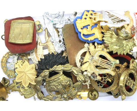 Mixed British Regimental badges, some with damages. P&amp;P Group 1 (£14+VAT for the first lot and £1+VAT for subsequent lots