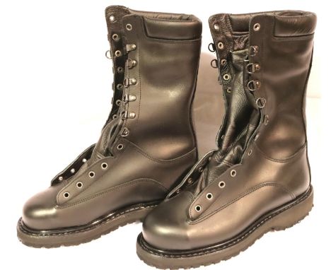 Five boxed pairs of unissued Italian military boots, sizes 39 x2, 48 x2, 46 (EU sizes). P&amp;P Group 3 (£25+VAT for the firs