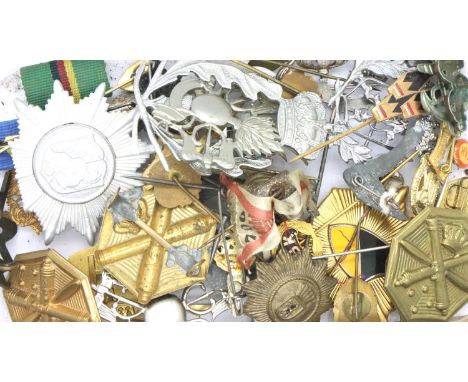 Collection of 20th century world military badges, pins etc. P&amp;P Group 1 (£14+VAT for the first lot and £1+VAT for subsequ