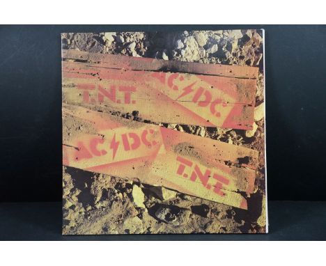 Vinyl - AC/DC - TNT LP on Albert Productions - APLP 016, New Zealand 1981 pressing with gatefold sleeve, with printing errors