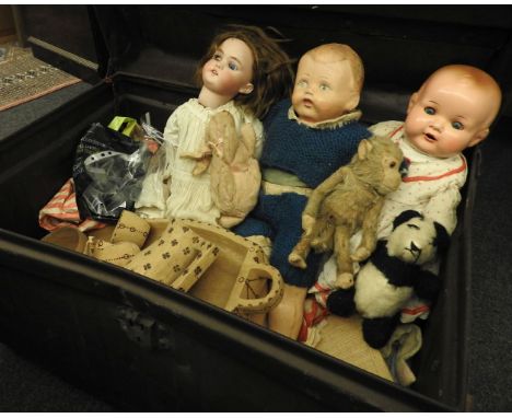 A collection of dolls, and cork tea set in trunk