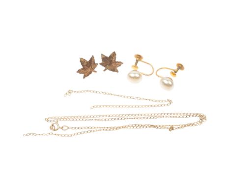 Various 9ct gold jewellery, including pearl earrings, maple leaf earrings etc, 3.3g gross Condition Report: Lot sold as seen 