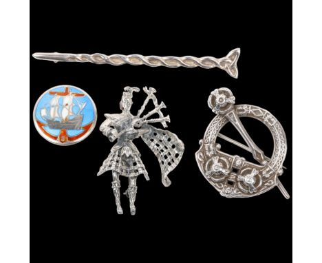 Various silver jewellery, including Joseph Leton Celtic triquetra long brooch, sterling bagpiper brooch, etc, largest 74.1mm,
