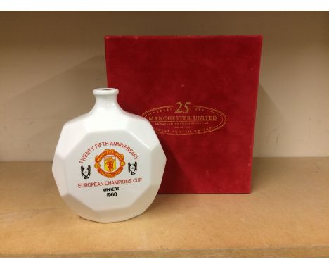 MANCHESTER UNITED 25TH ANNIVERSARY EUROPEAN CHAMPIONS CUP 1968 AGED 25 YEARS
Blended Scotch Whisky. 
70cl, 40% volume, in pre