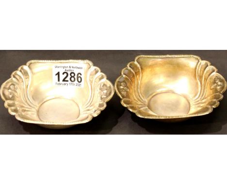 Pair of white metal bowls, each stamped M.A. Silver, 26g. P&amp;P Group 2 (£18+VAT for the first lot and £3+VAT for subsequen
