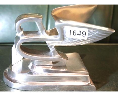 Chrome Bentley B sign, L: 19 cm. P&amp;P Group 2 (£18+VAT for the first lot and £3+VAT for subsequent lots) 
