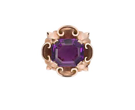 claw set octagonal amethyst, 20.7 x 18mm, estimated approximate weight 30.00ct, scroll and trefoil border, diameter 3.5cm, hi