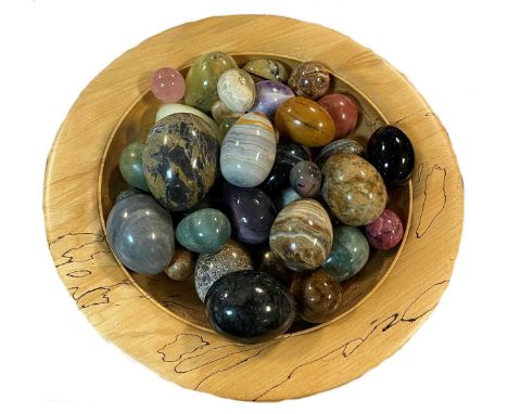 varying in size from approximately 3cm in length to approximately 7cm in length, wide variety of material including rose quar