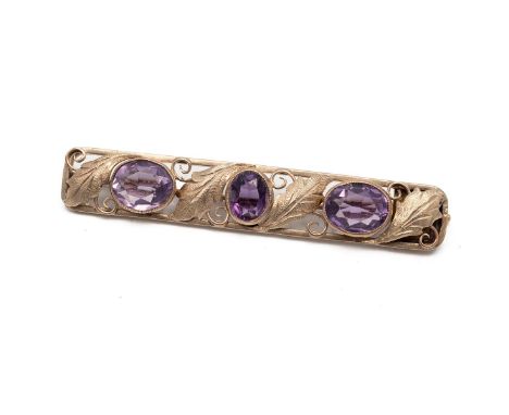 Fine 9ct gold (tested) three stone amethyst brooch, decorated with acanthus leaves in a pierced setting, L6.5cm, weight 9.5 g