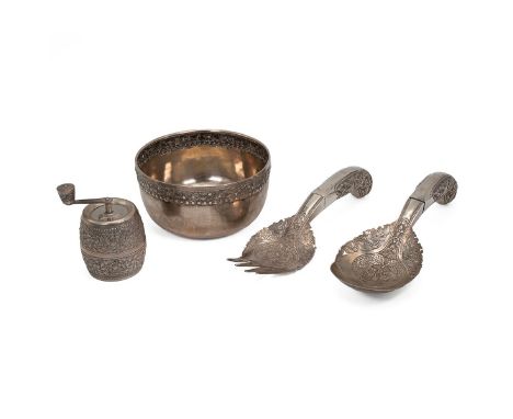 Fine pair of decorative Asian spoon and fork servers with pistol handles decorated with cloud dragons, fully tested as 925 in