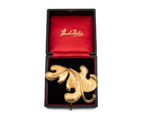 Stuart Devlin box and a gilt Monet brooch in the form of an acorn leaf.