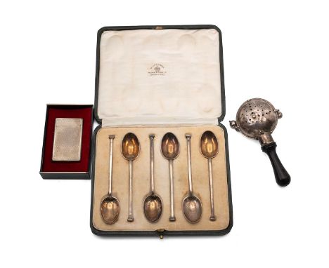 Set of silver coffee spoons hallmarked Sheffield 1926, maker Mappin &amp; Webb, in a fitted case, 62 grams. To include a whit