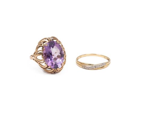 18ct gold ring with crossover band, set with diamonds, size U, weight 1.4 grams. Together with a 10ct gold wire work amethyst