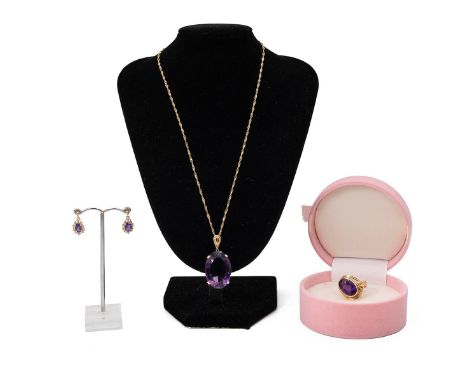 Jewellery set to comprise: 18ct gold ring, size R, set with amethyst in a top hat mount (6.8 grams gross); 18ct gold openwork